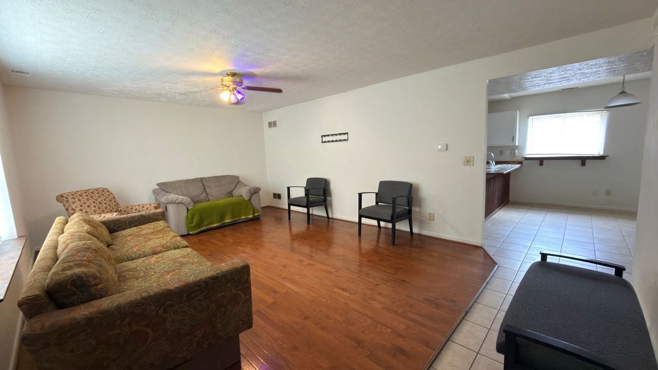 225 S 4th St #3 - Photo 3 of 19