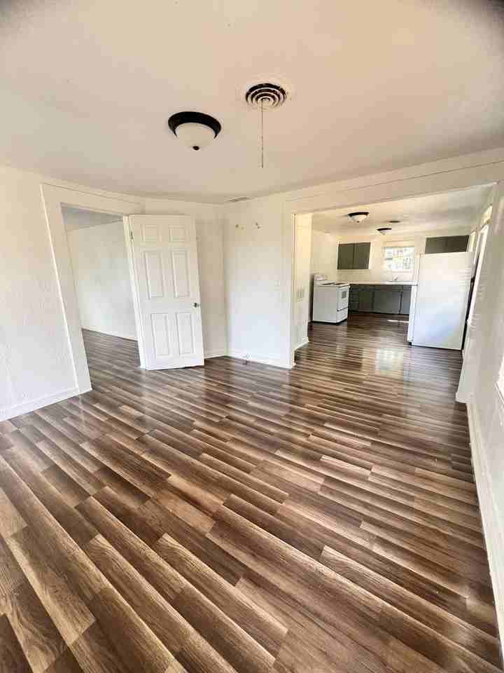 1205 N Park St - Photo 6 of 15