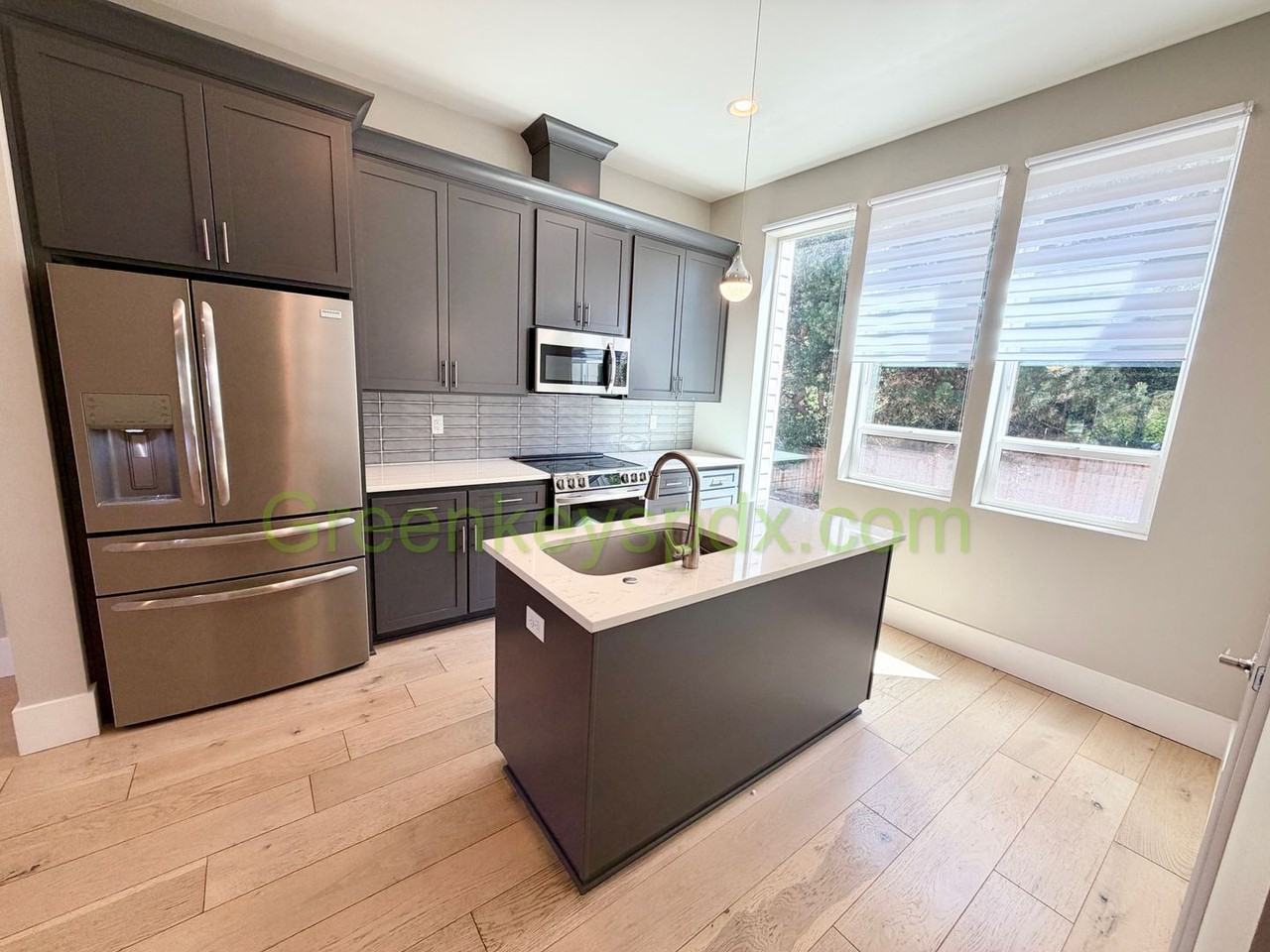 6064 Ne 42nd Ave - Photo 4 of 27