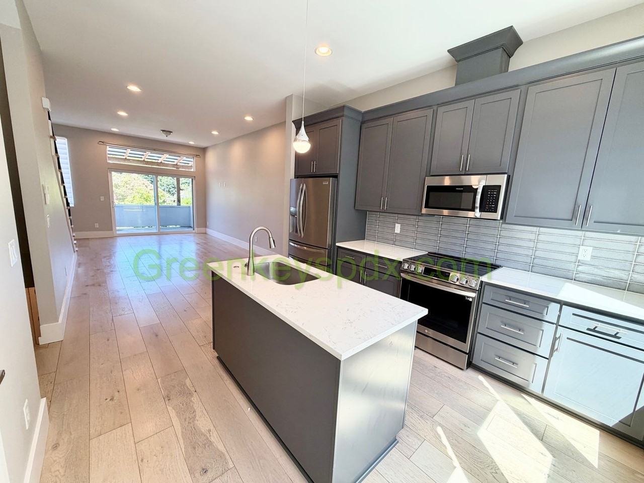 6064 Ne 42nd Ave - Photo 5 of 27