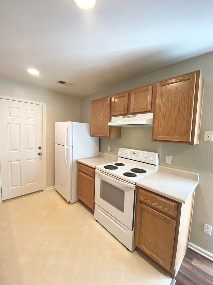 4603 S Simms Ct - Photo 7 of 25
