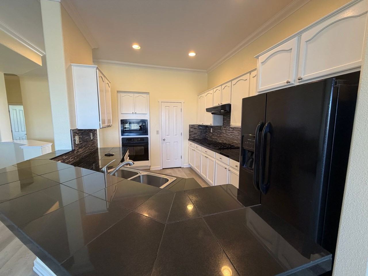 1041 Turnberry Dr - Photo 6 of 22