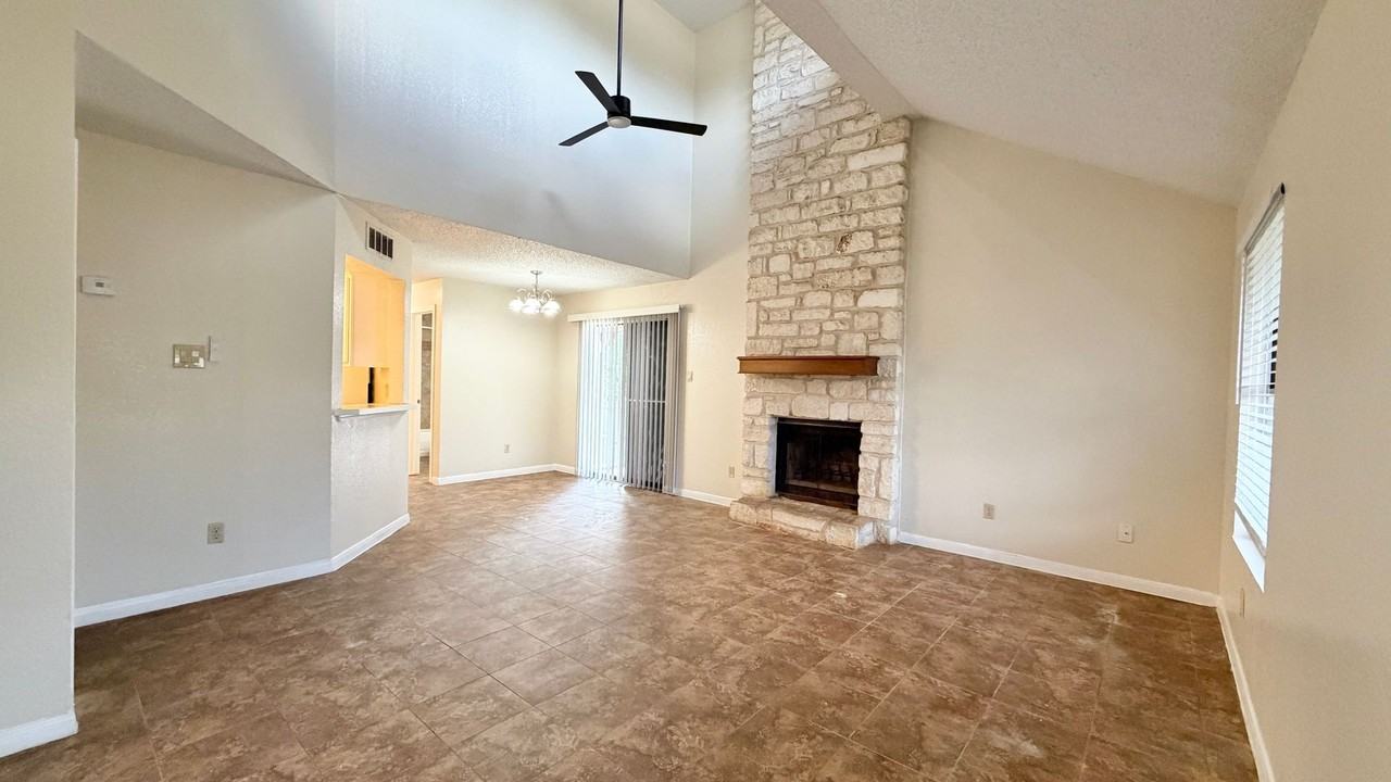 1703 Horseshoe Cir - Photo 2 of 10