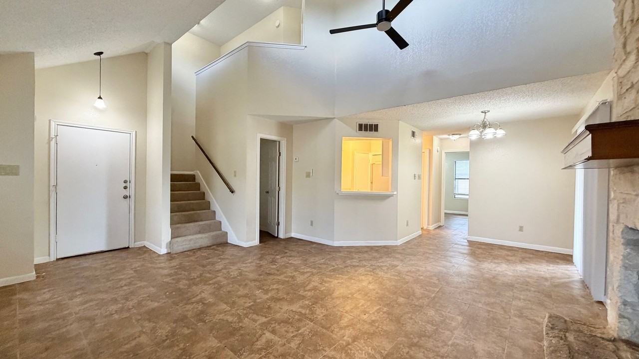 1703 Horseshoe Cir - Photo 3 of 10