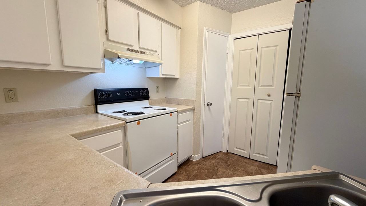 1703 Horseshoe Cir - Photo 4 of 10