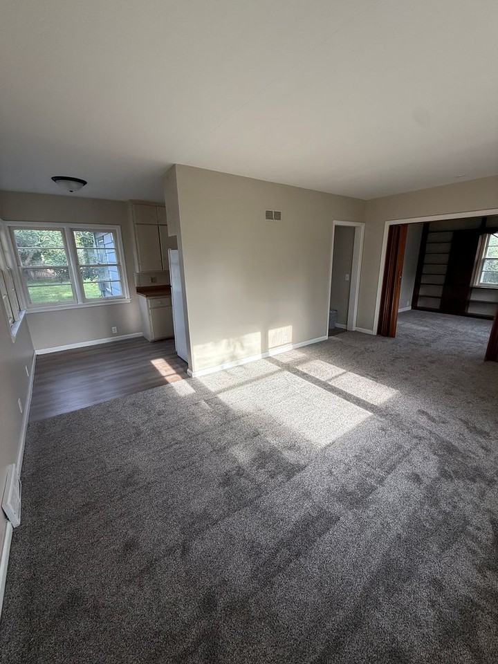 806 N 2nd St - Photo 2 of 11