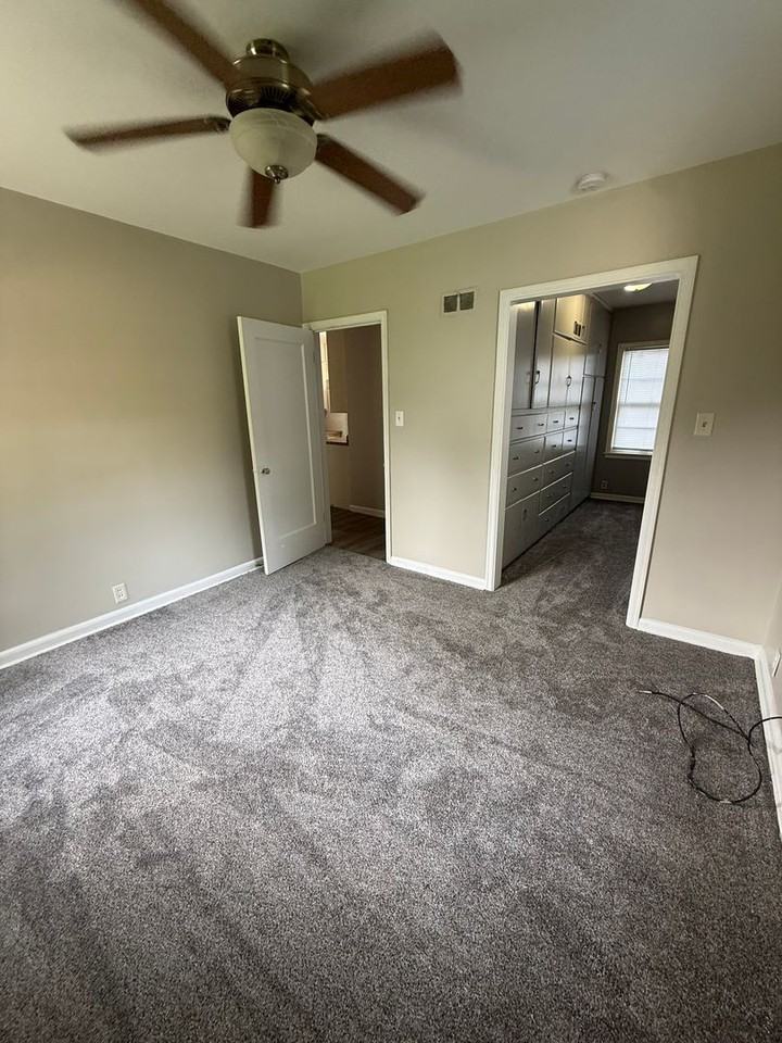 806 N 2nd St - Photo 5 of 11