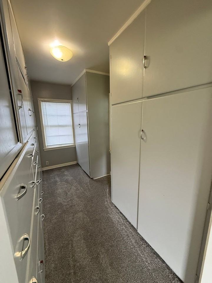 806 N 2nd St - Photo 7 of 11