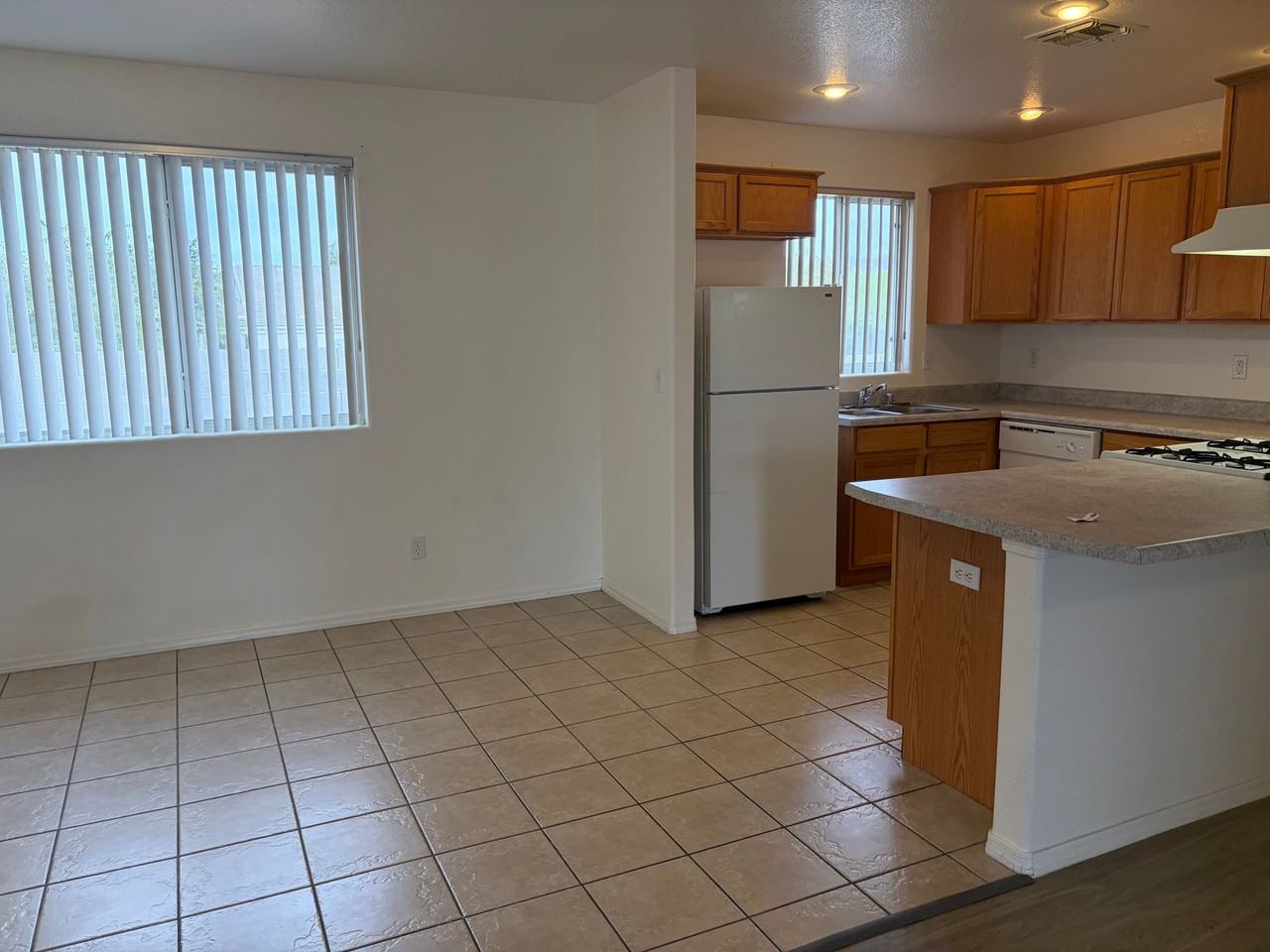 K-1026 - Photo 4 of 15