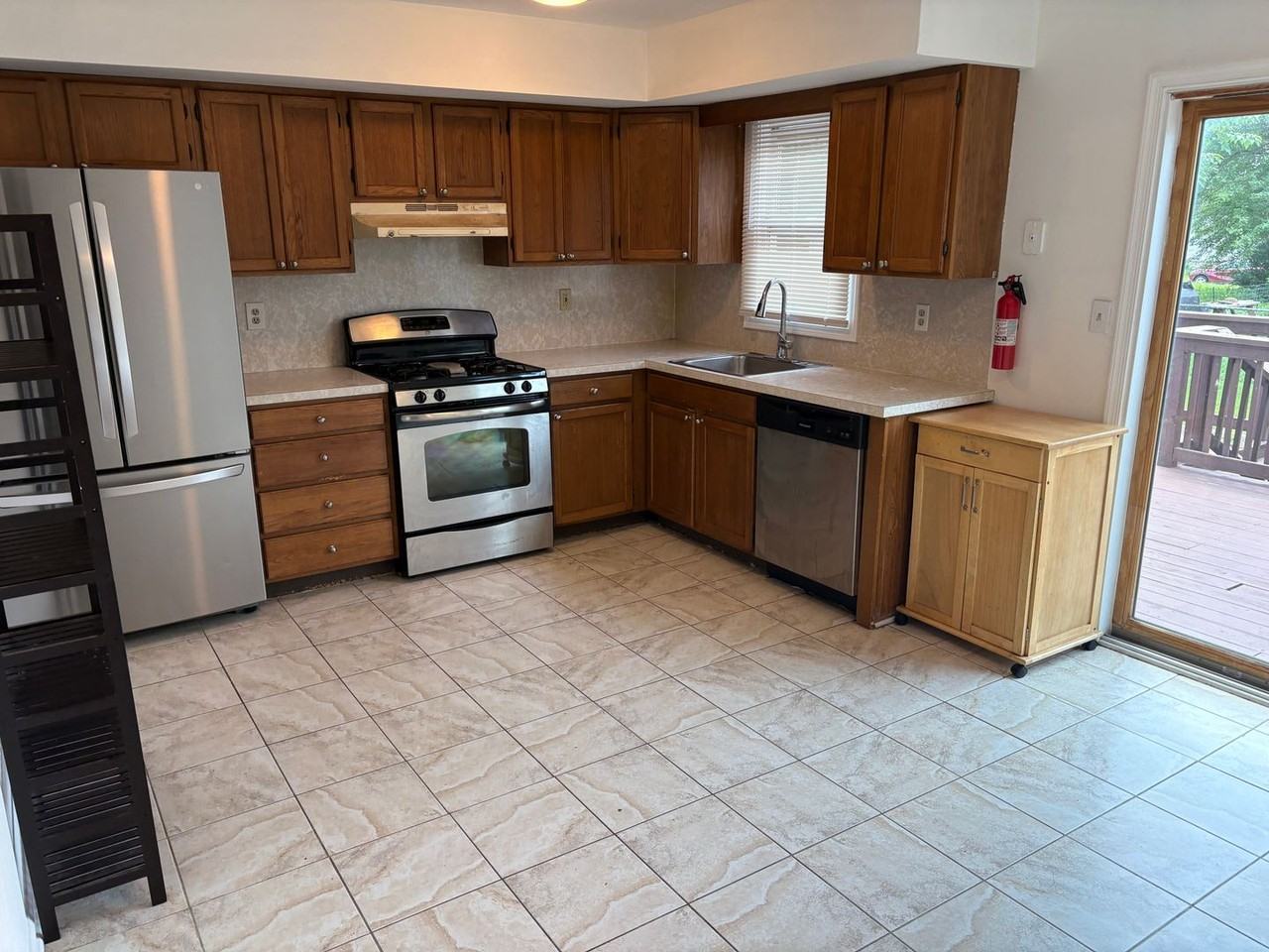 220 Harding Ave - Photo 3 of 25