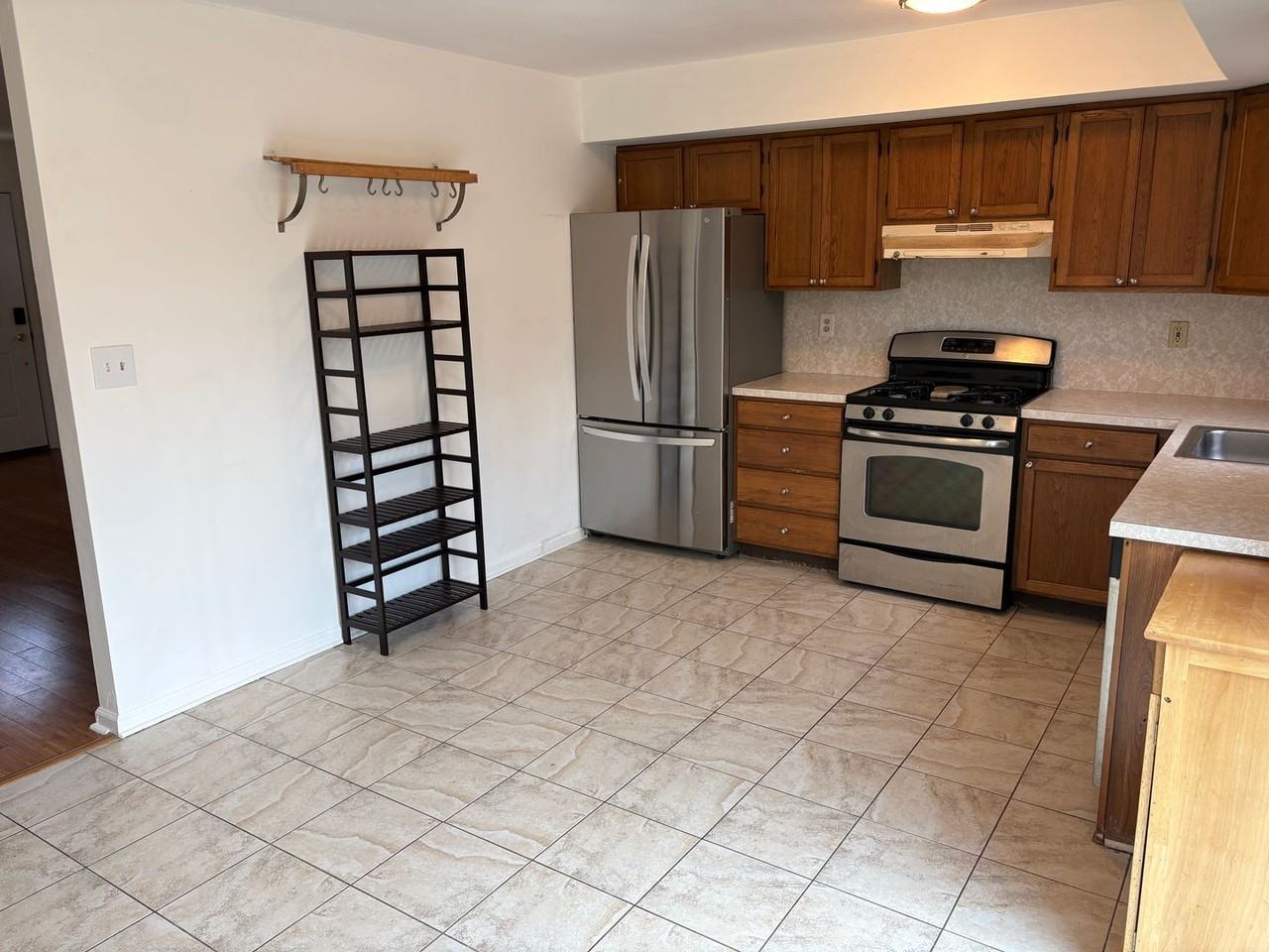 220 Harding Ave - Photo 4 of 25
