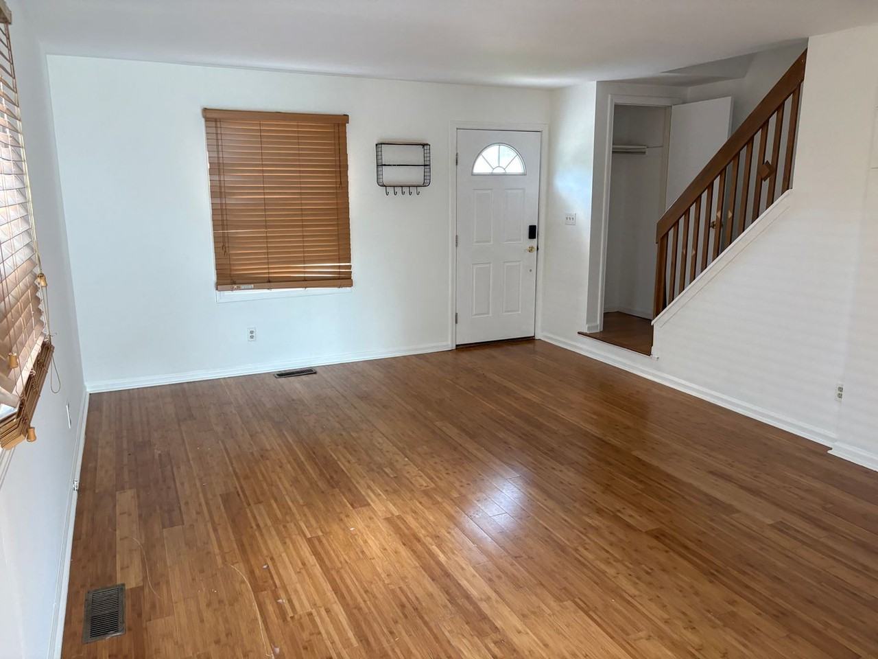220 Harding Ave - Photo 5 of 25