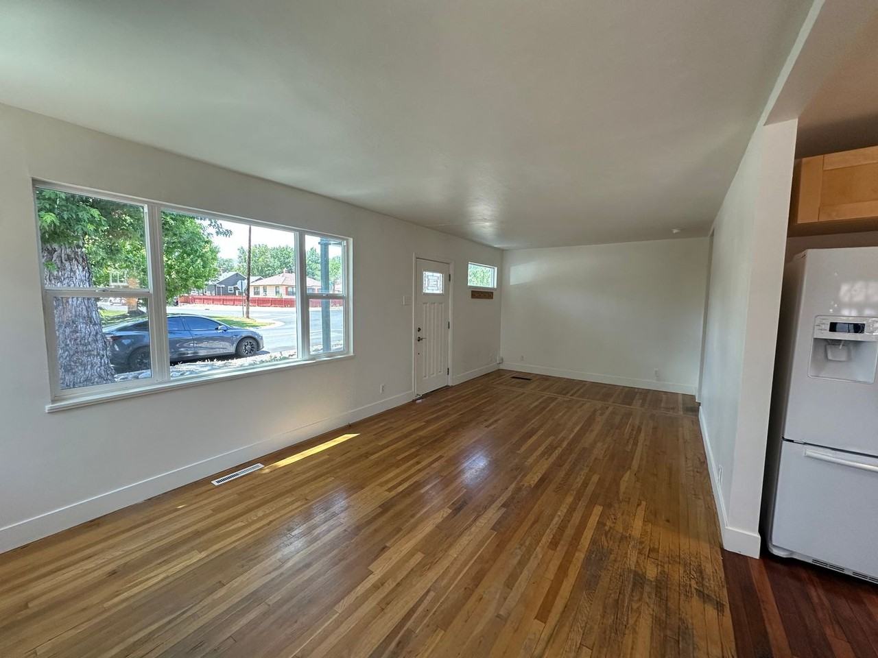 982 Vine St - Photo 3 of 16