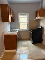 featured image of 827 W 9th St