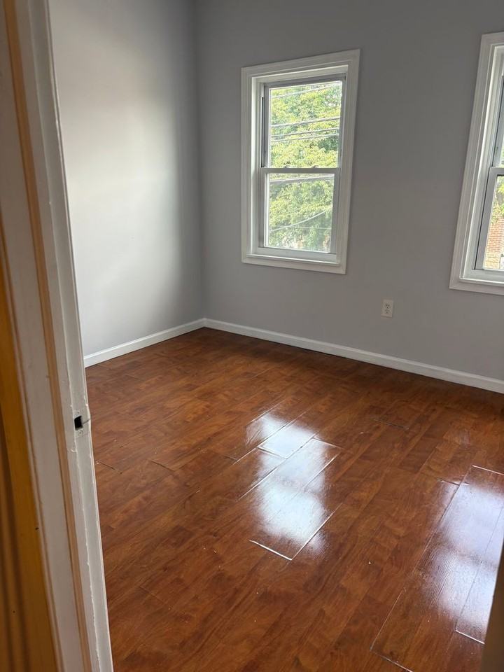 827-829 W 9th - Photo 3 of 25