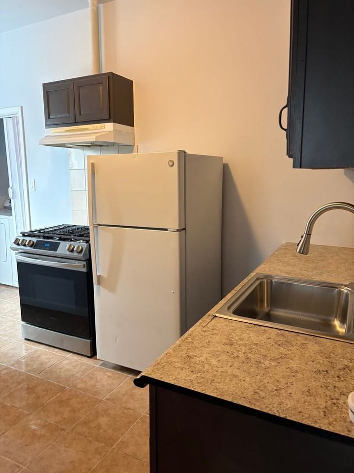 827-829 W 9th - Photo 5 of 11