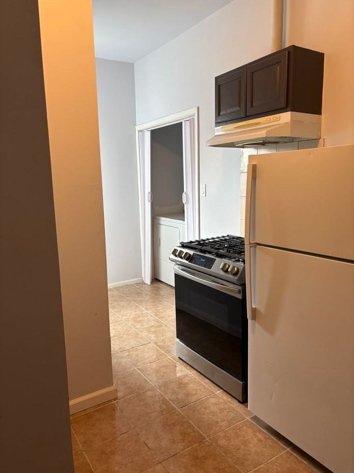 827-829 W 9th - Photo 6 of 11