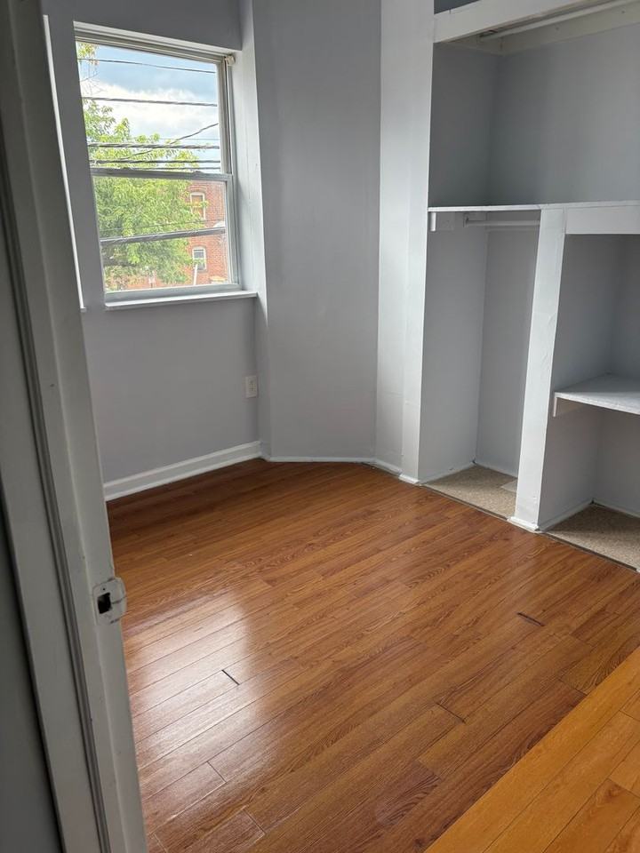 827-829 W 9th - Photo 7 of 11