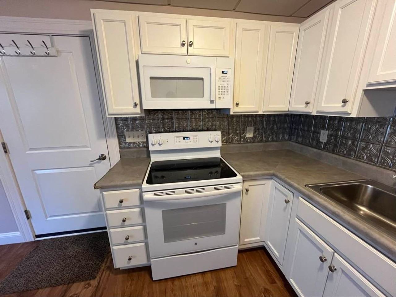 83 Curtis Ave #4