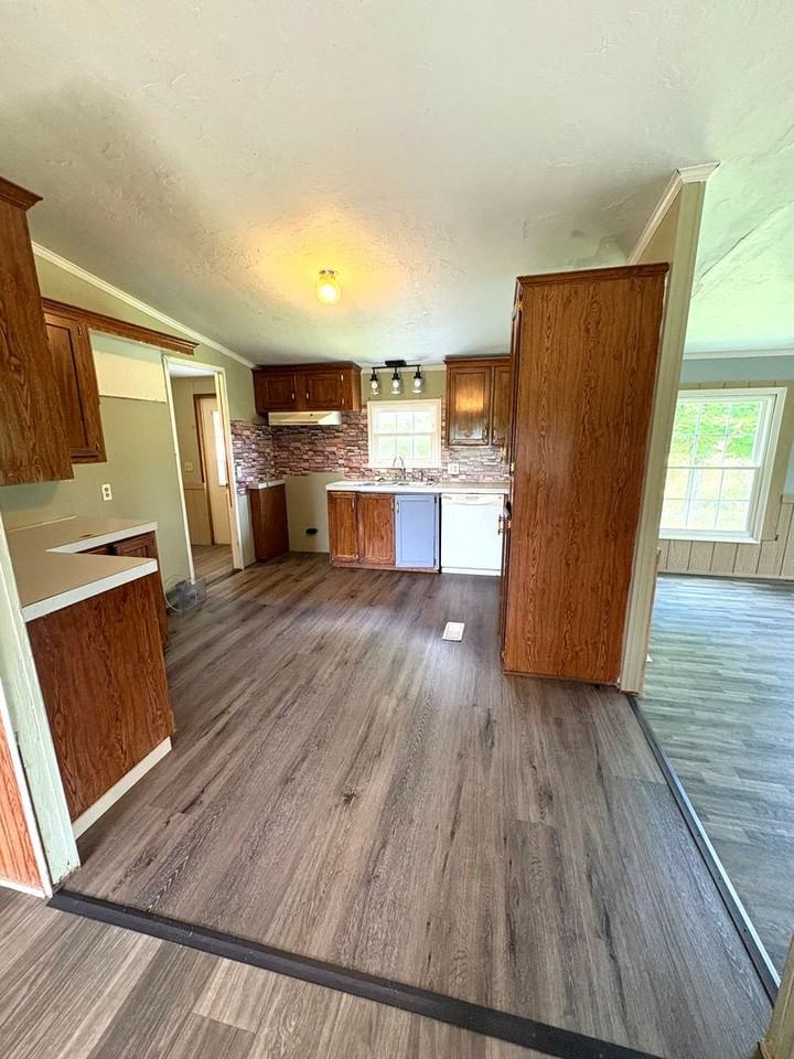 6284 Mud Lick Flippin Rd - Photo 3 of 14
