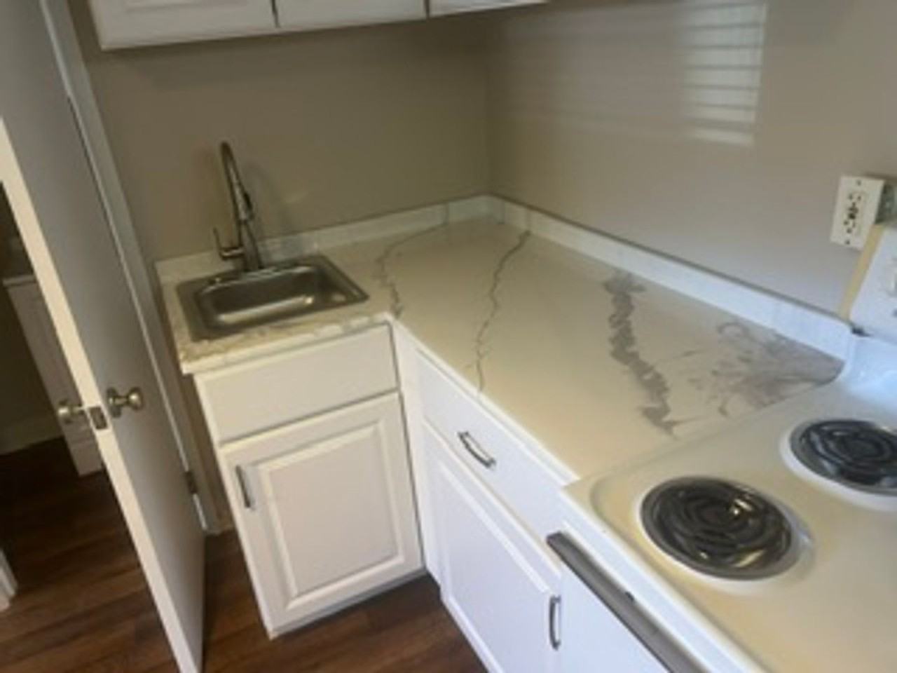 607 N 50th St - Photo 2 of 10