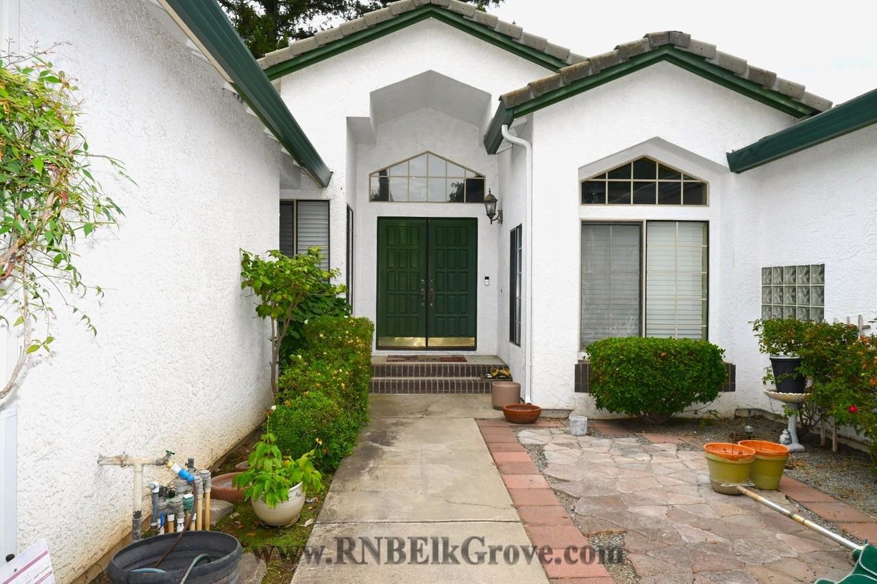 9000 N Camden Dr - Photo 2 of 5