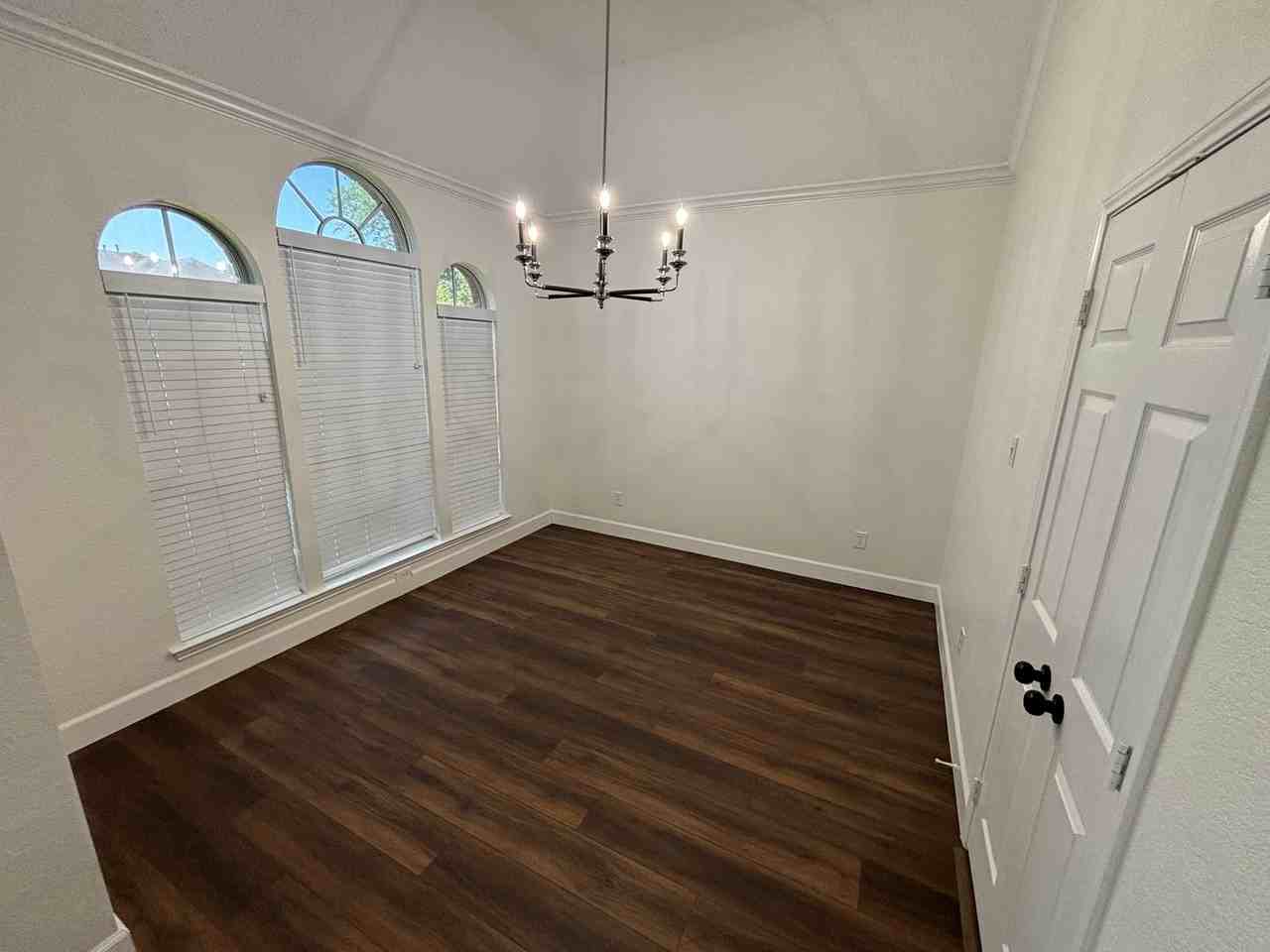 2316 London Dr - Photo 4 of 29