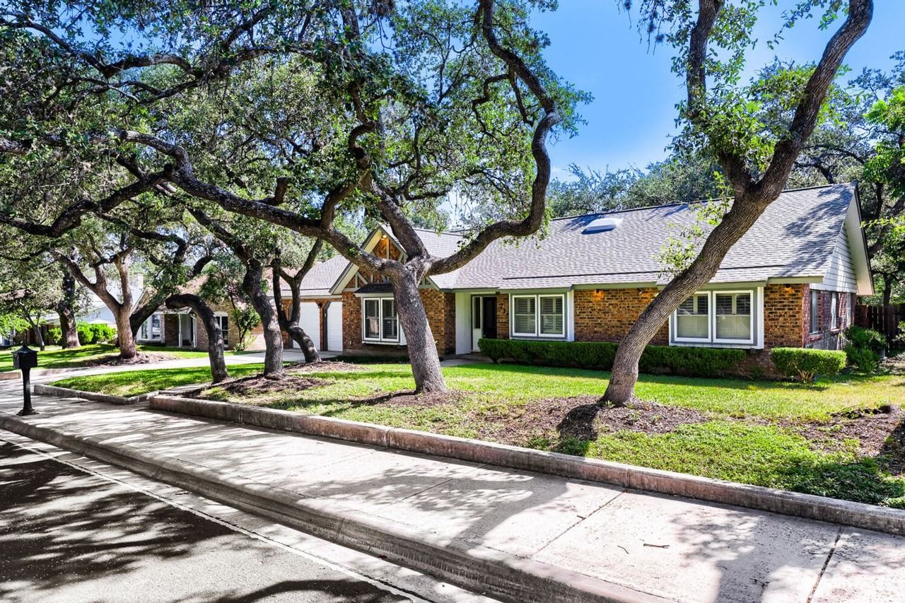 715 Fabulous Dr - Photo 3 of 25