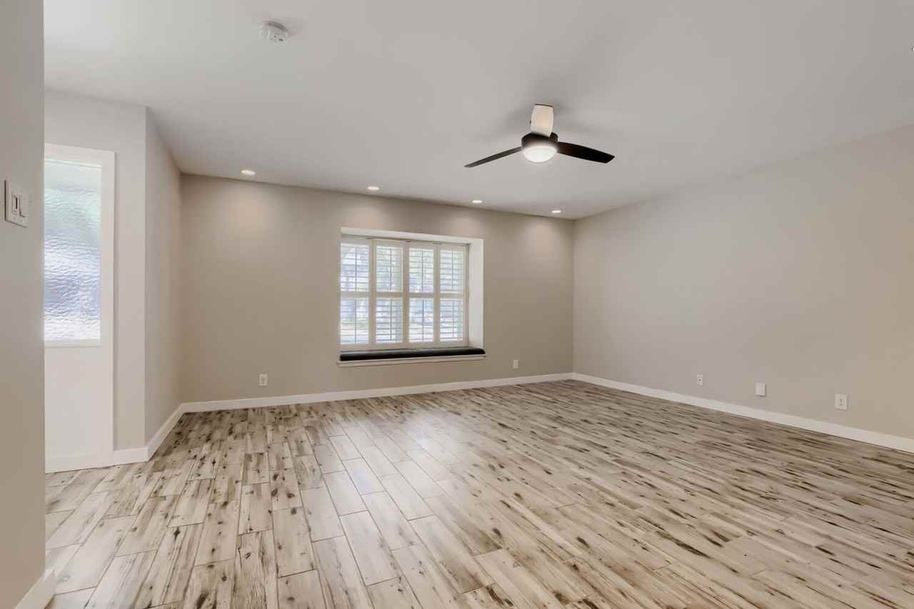 715 Fabulous Dr - Photo 4 of 25