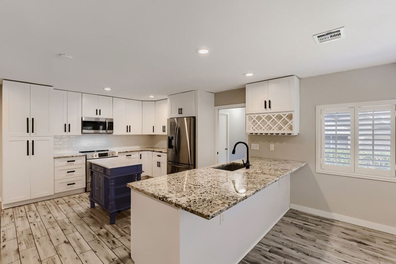 715 Fabulous Dr - Photo 7 of 25