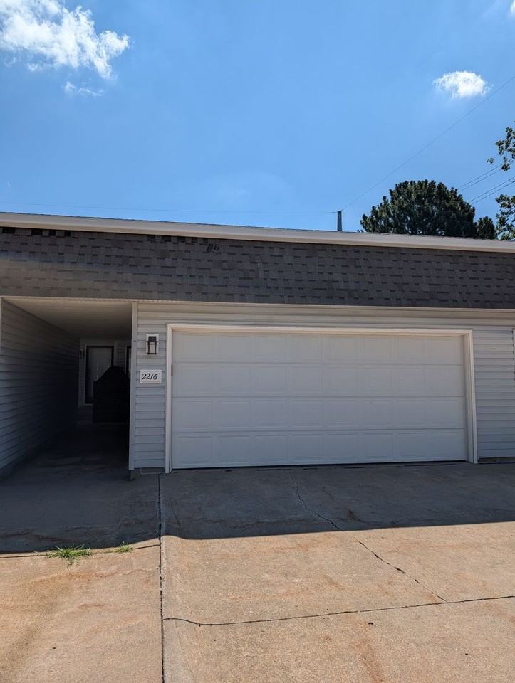 2216 Mirwyn Ct - Photo 2 of 32