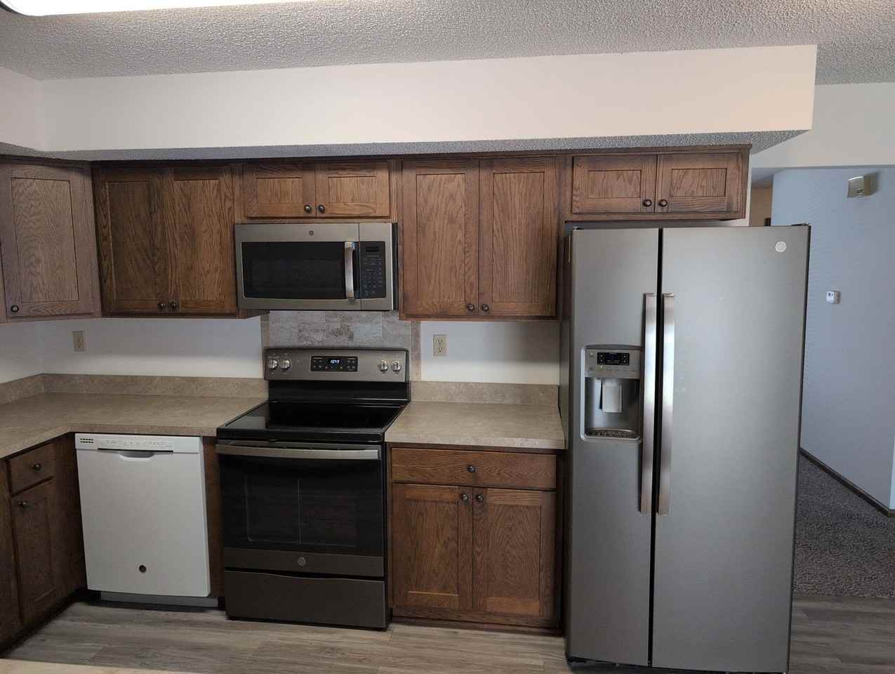 2216 Mirwyn Ct - Photo 5 of 32