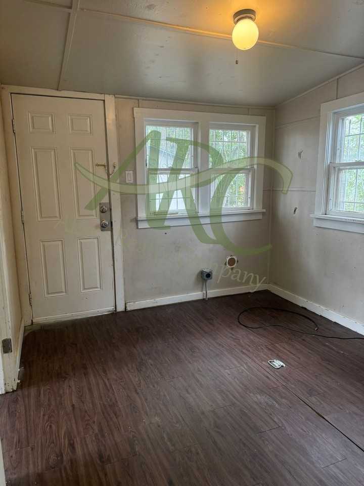 1216 Cedar St - Photo 3 of 13
