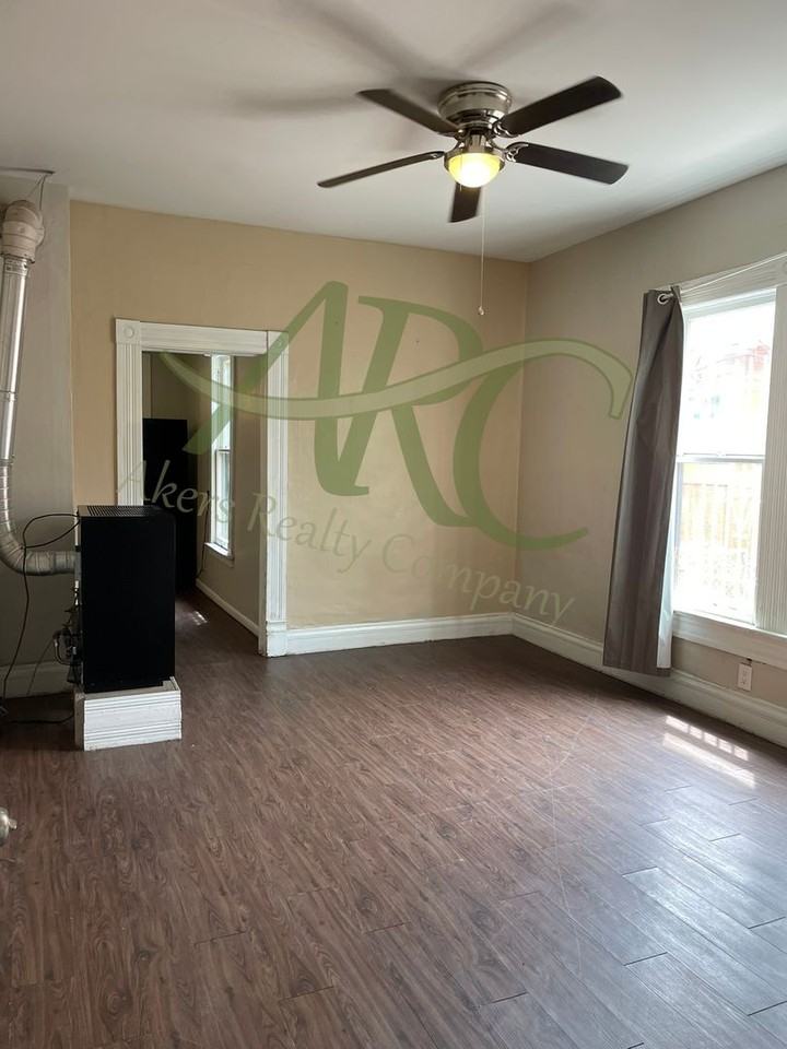 1216 Cedar St - Photo 5 of 13