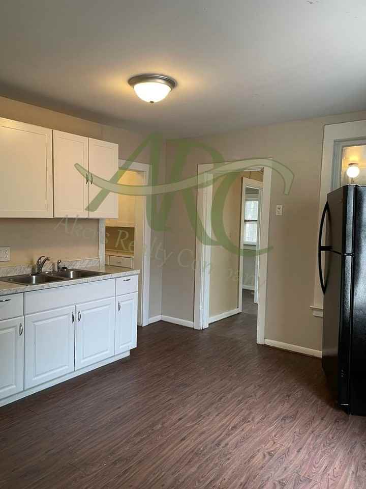 1216 Cedar St - Photo 7 of 13