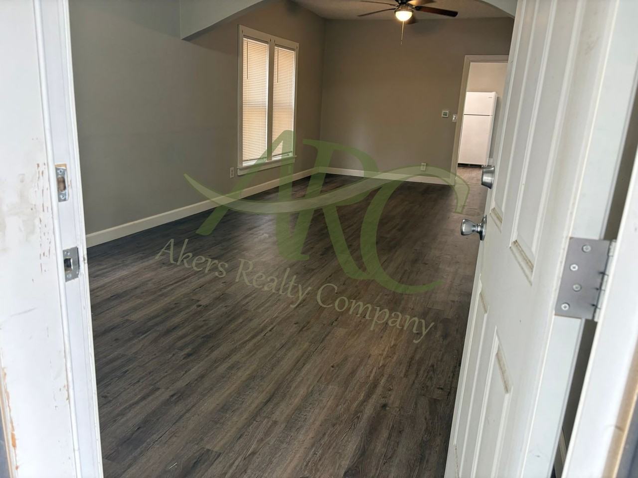 1610 W 18th St - Photo 2 of 11