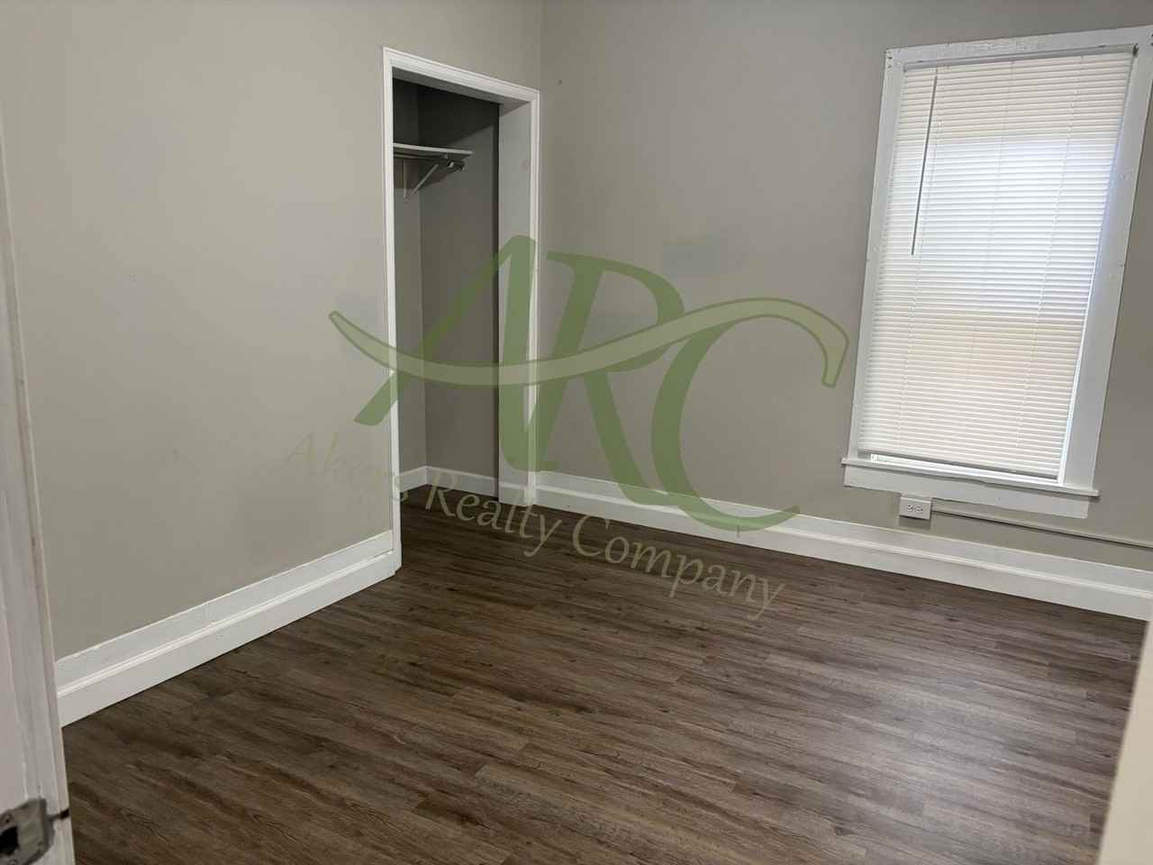 1610 W 18th St - Photo 4 of 11