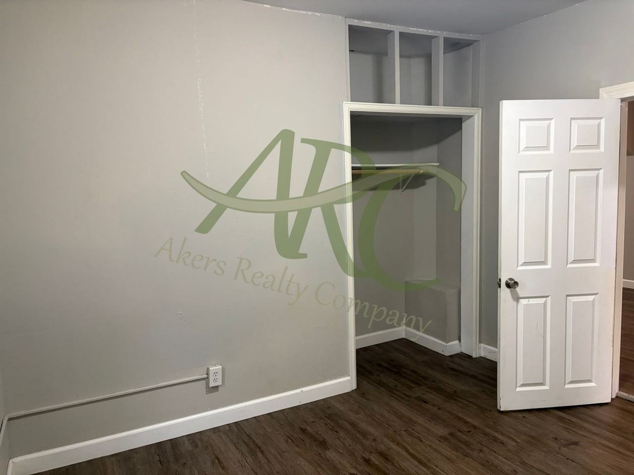 1610 W 18th St - Photo 5 of 11