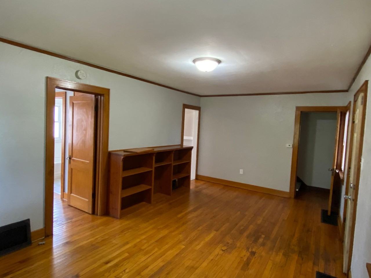 1340 L Ave Ne - Photo 2 of 12