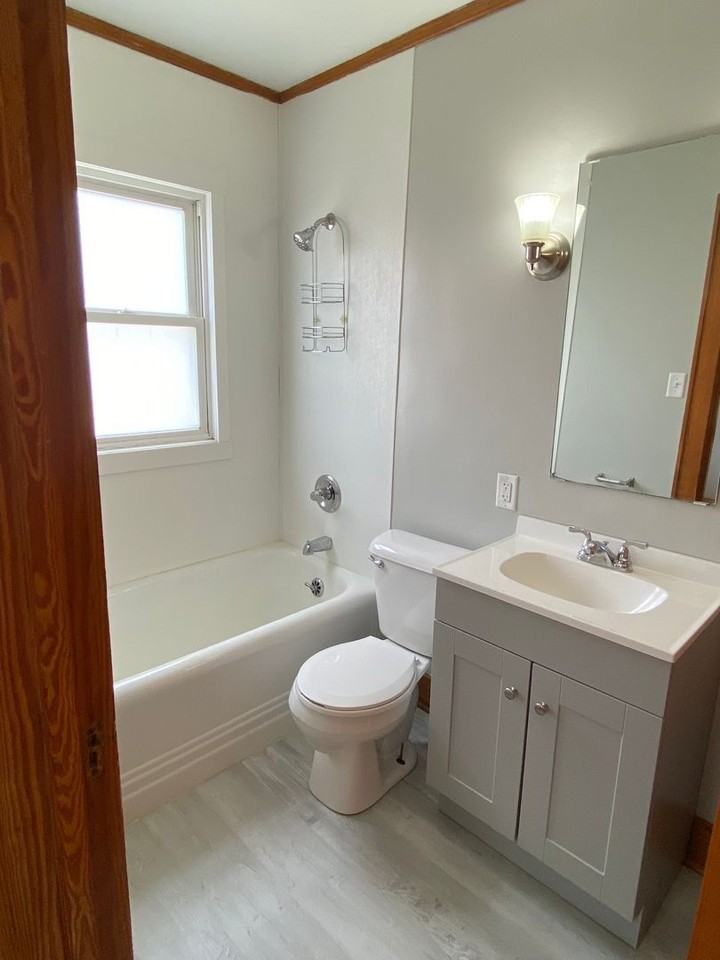 1340 L Ave Ne - Photo 5 of 12