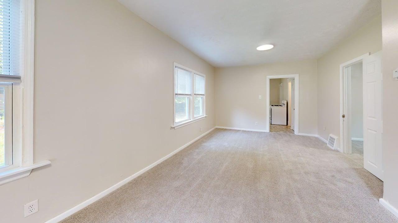 3018 E 128th St - Photo 6 of 15