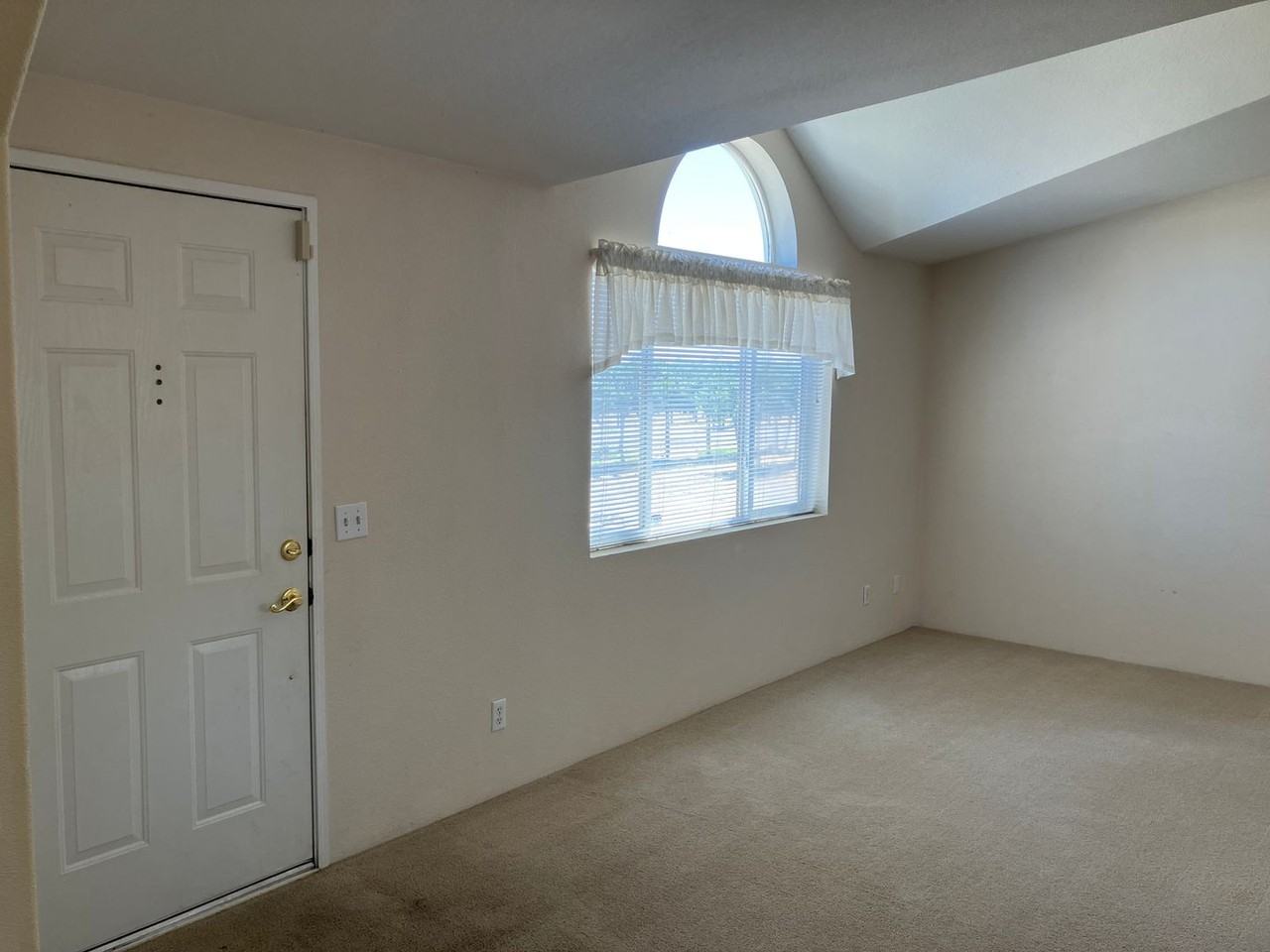 33921 S Bird Rd - Photo 5 of 25