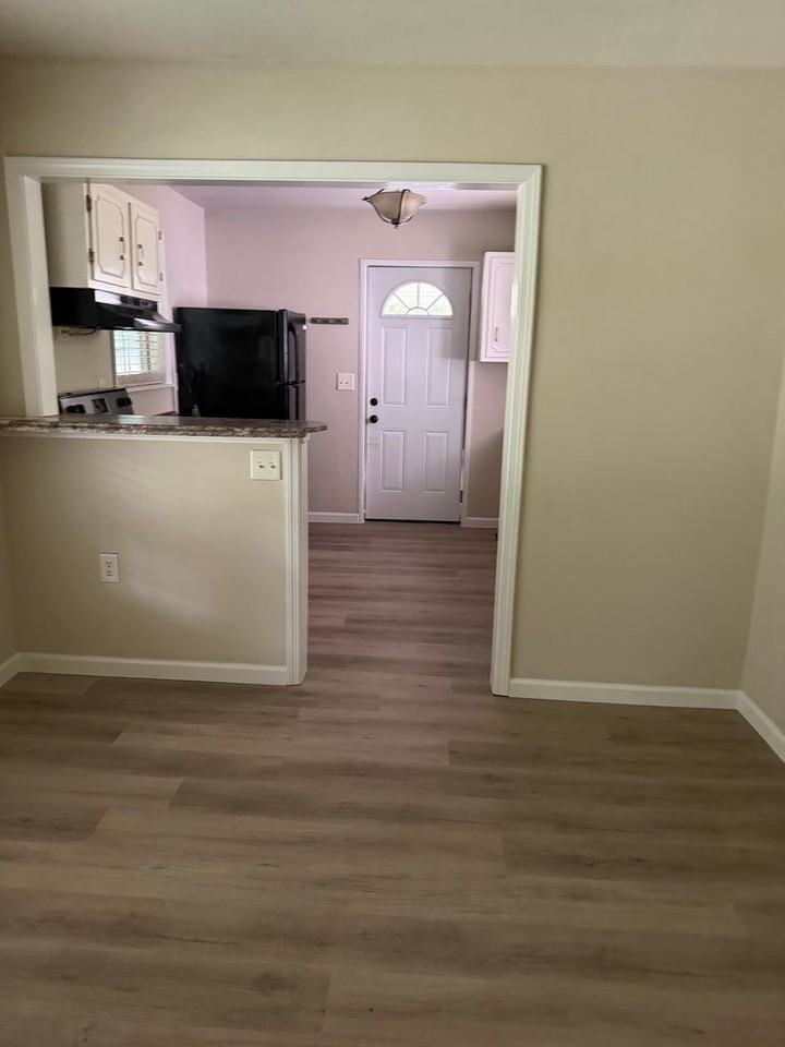 133 Hogan Rd - Photo 3 of 11