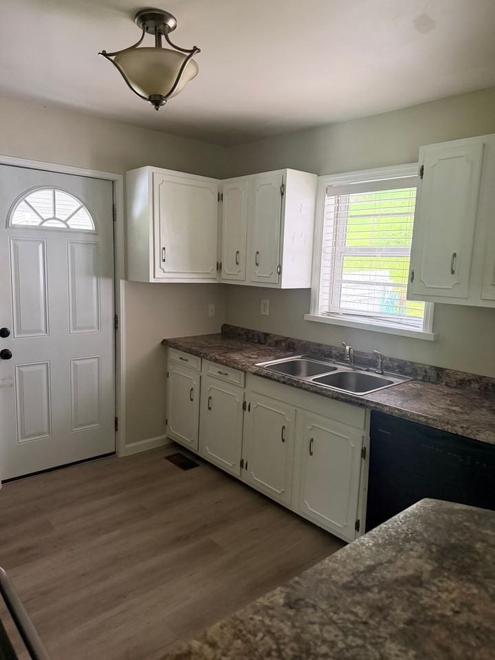 133 Hogan Rd - Photo 4 of 11