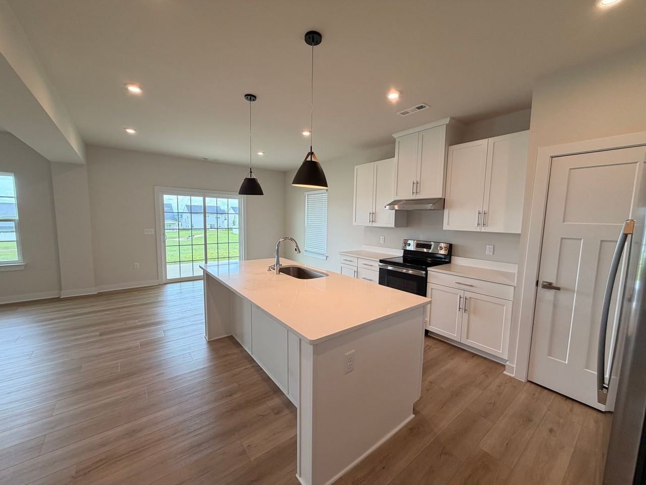 935 Green Vly - Photo 4 of 32