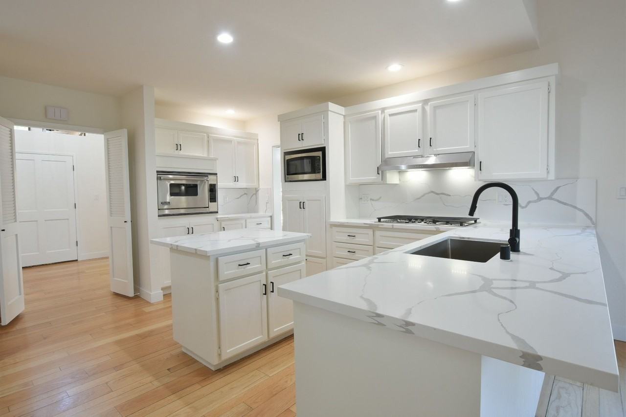 5318 Fairway Dr - Photo 2 of 29