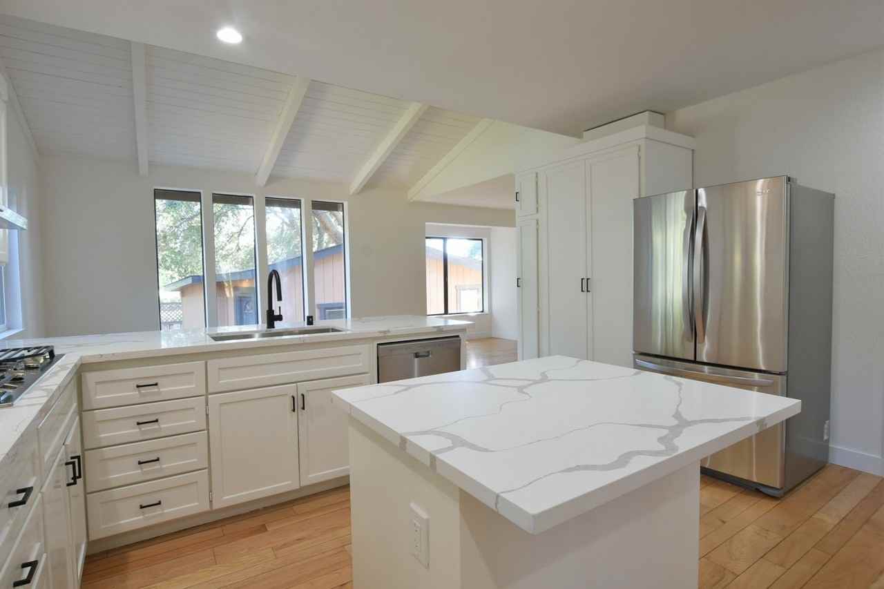 5318 Fairway Dr - Photo 5 of 29