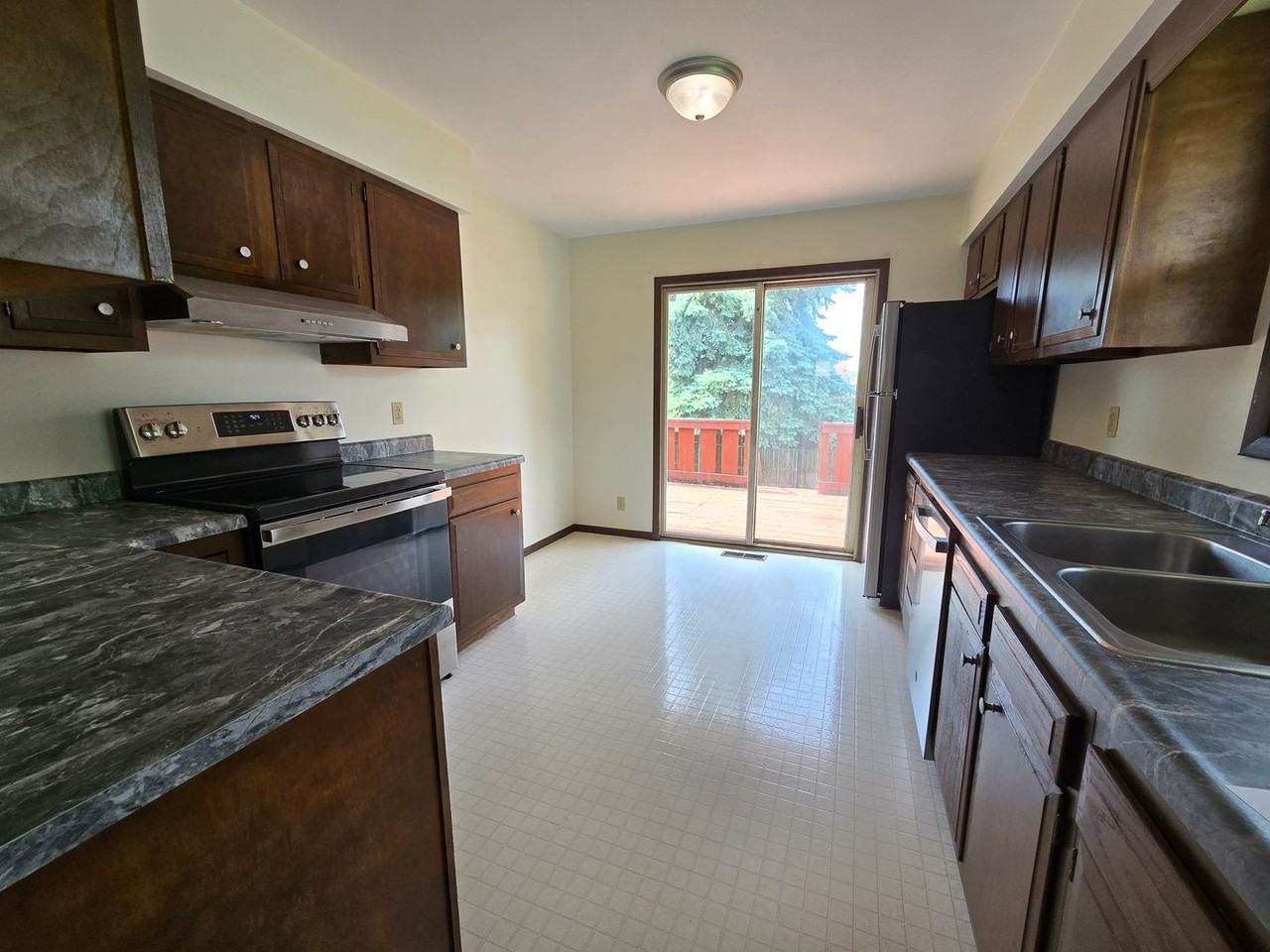 1705 Linda Ln - Photo 5 of 17