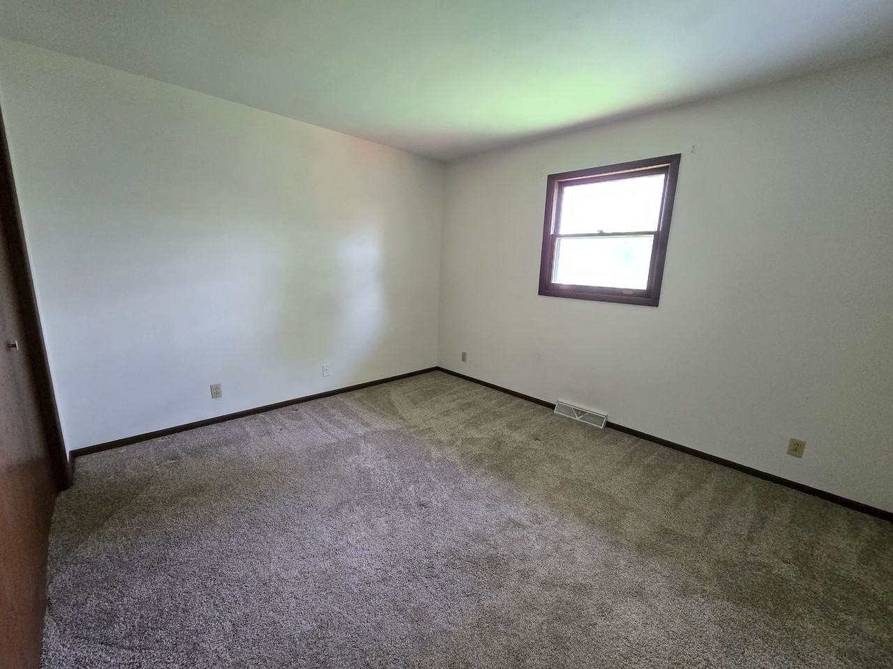 1705 Linda Ln - Photo 7 of 17