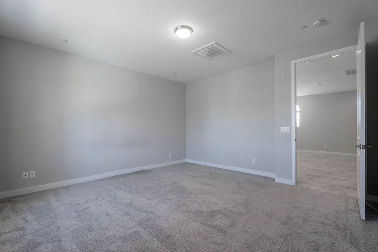 10620 Carnes Ave - Photo 2 of 47